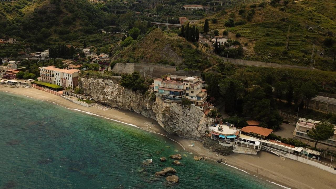Mare Roccia Beachfront Apartment Taormina Buitenkant foto