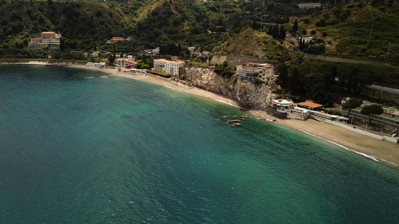 Mare Roccia Beachfront Apartment Taormina Buitenkant foto