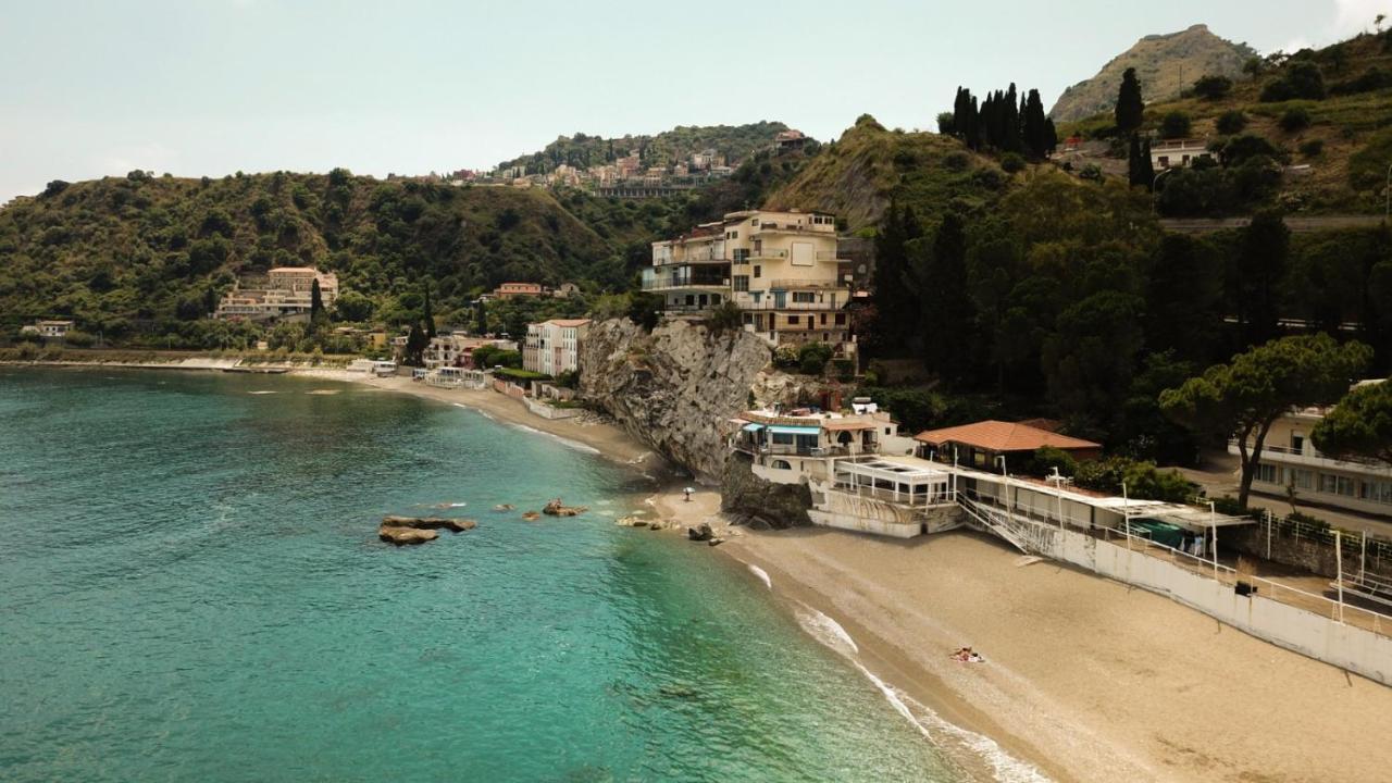 Mare Roccia Beachfront Apartment Taormina Buitenkant foto